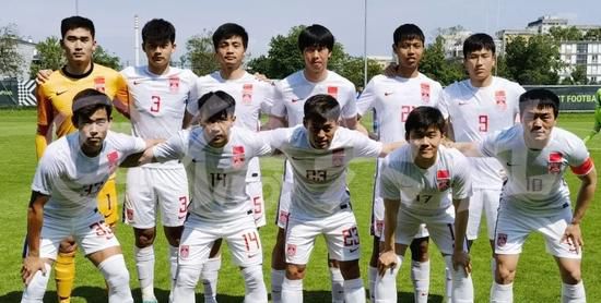 法甲德甲多队关注伊东纯也 尼斯处于领跑位置法国媒体TeamFootball报道，多支法国和德国球队有意引进兰斯的30岁进攻型中场伊东纯也。